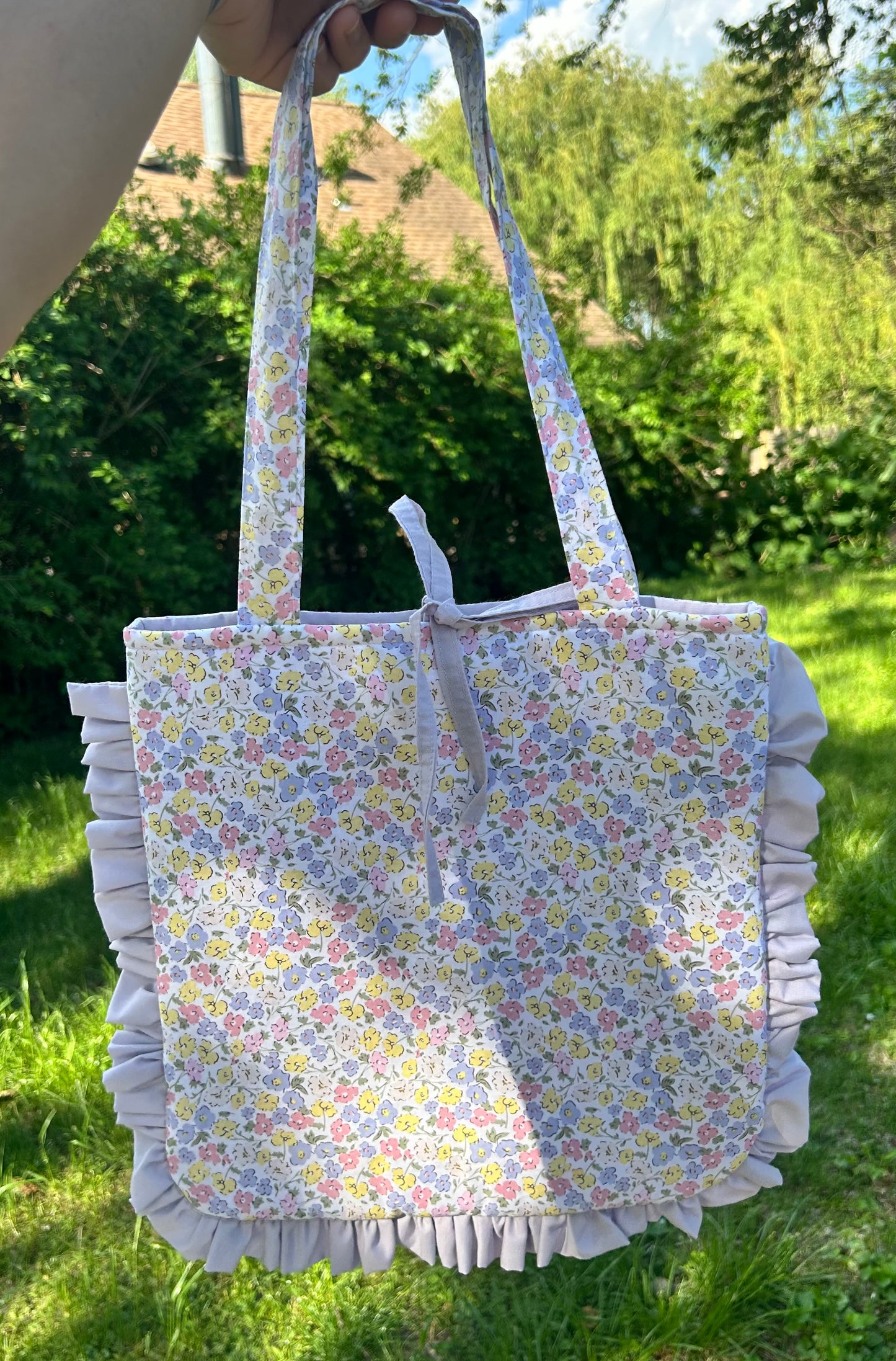 Ruffle Tote Bag 🌸